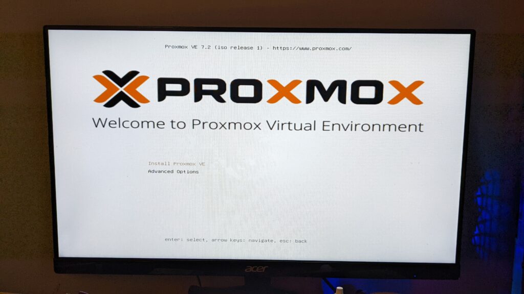 Proxmox VE 7.2 Install Screen